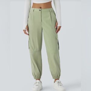 NWT Halara Mid Rise Button Zipper Multiple Pockets Casual Cargo Joggers. Large